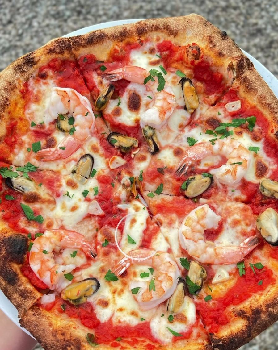 Pizza z owocami morza